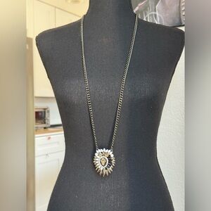 Elegant Gold and White Pendant Necklace